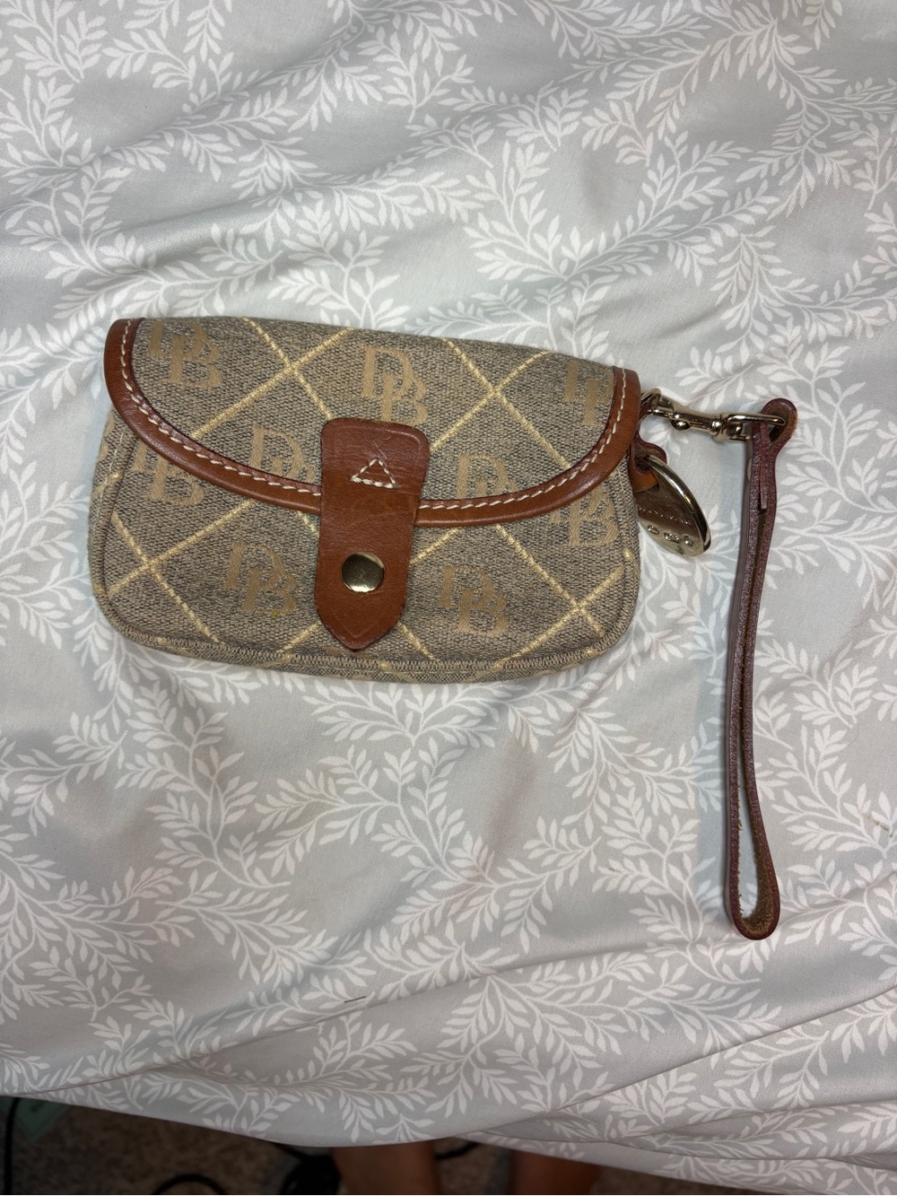 Dooney & Bourke Sz S Wristlet (6.5 In X 4.75 In) Canvas & Leather